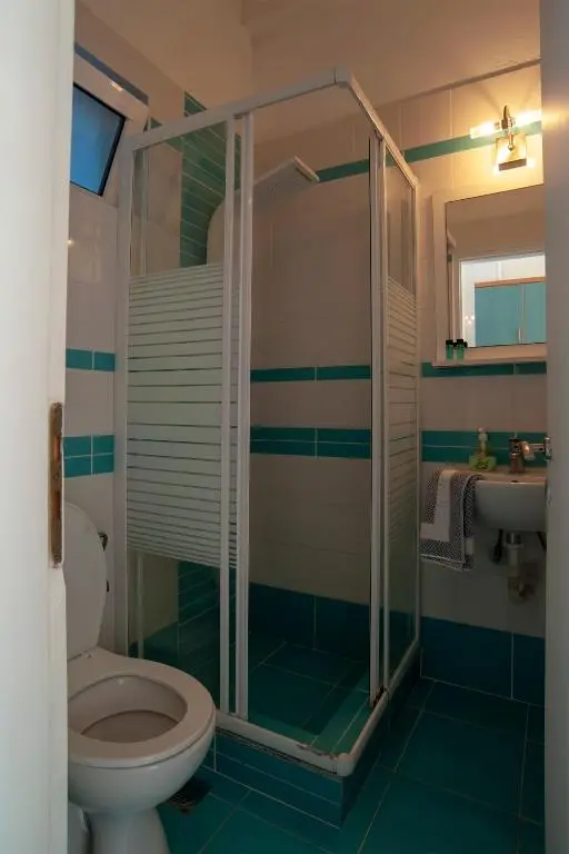 Double room bathroom