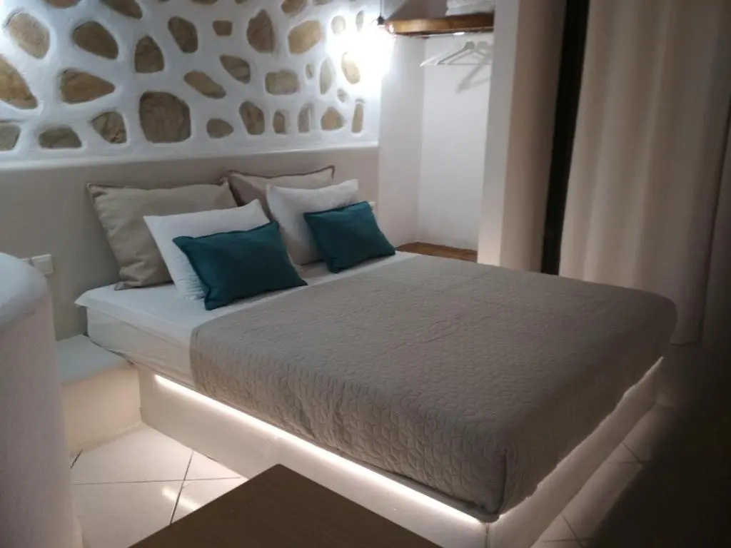 Double room bed