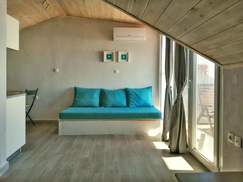 Superior Suite 1 salon